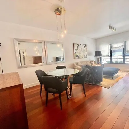 Em Boa Localizacao Com Piscina Apartamento