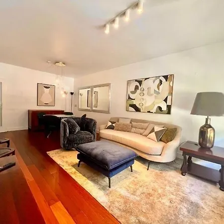 Apartamento Em Boa Localizacao Com Piscina *