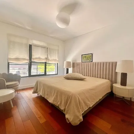 Apartamento Em Boa Localizacao Com Piscina